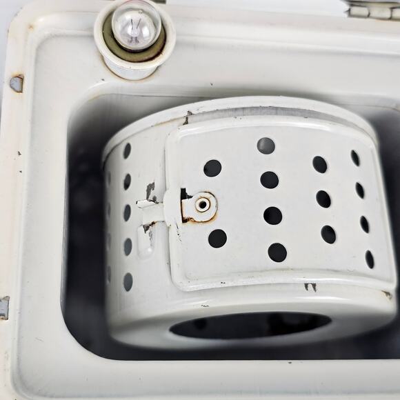 Vintage child's tin Wash O' Matic toy washing machine 6 x 4.5 x 3.75 - Picture 4 of 14